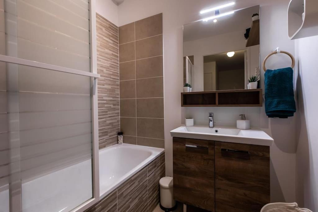 Forest Chic : Maison San Marina Apartment Parmain Bagian luar foto